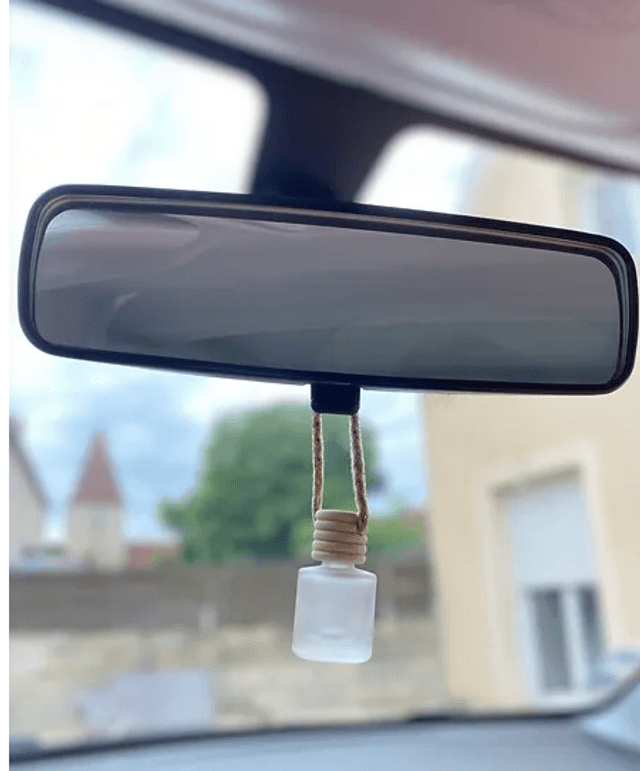 Diffuseur voiture à suspendre + recharge 